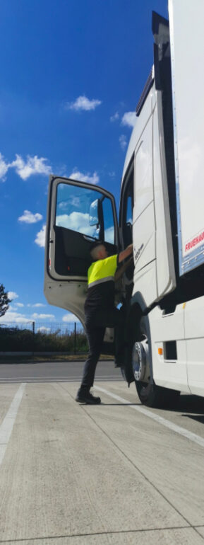 Pétition en faveur du respect des routiers : l&rsquo;accès aux sanitaires essentiel pour nos héros de la route